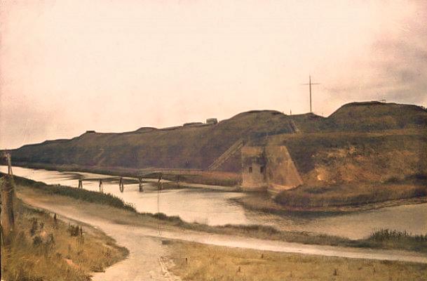 Fort Erfprins omstreeks 1900 met gracht aan dijkzijde